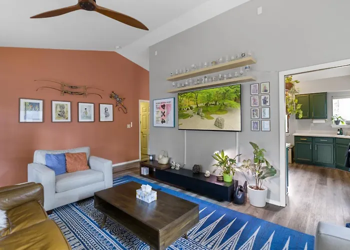 Holiday home Stylish With In Gym Ac Fully Fenced Yard *