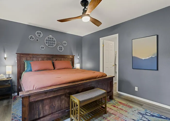 Stylish With In Gym Ac Fully Fenced Yard Holiday home