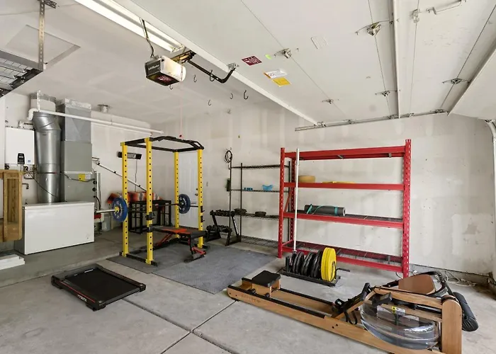 Stylish With In Gym Ac Fully Fenced Yard *